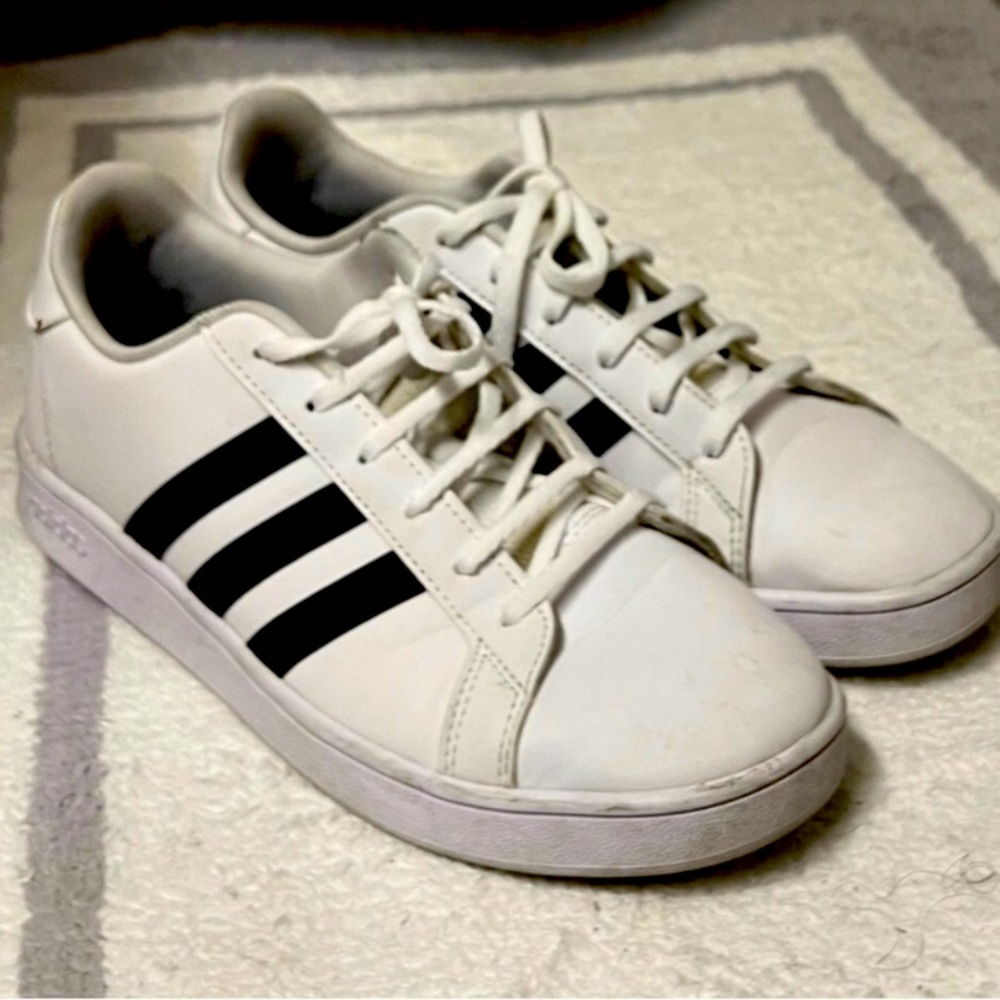 Adidas Classic 3 Stripes White Sneakers Trainers Size Men’s 5.5, Women’s 7